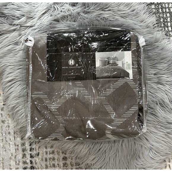 Hotel Collection Gridwork King‎ Duvet Comforter Cover ($340) - Picture 2 of 5